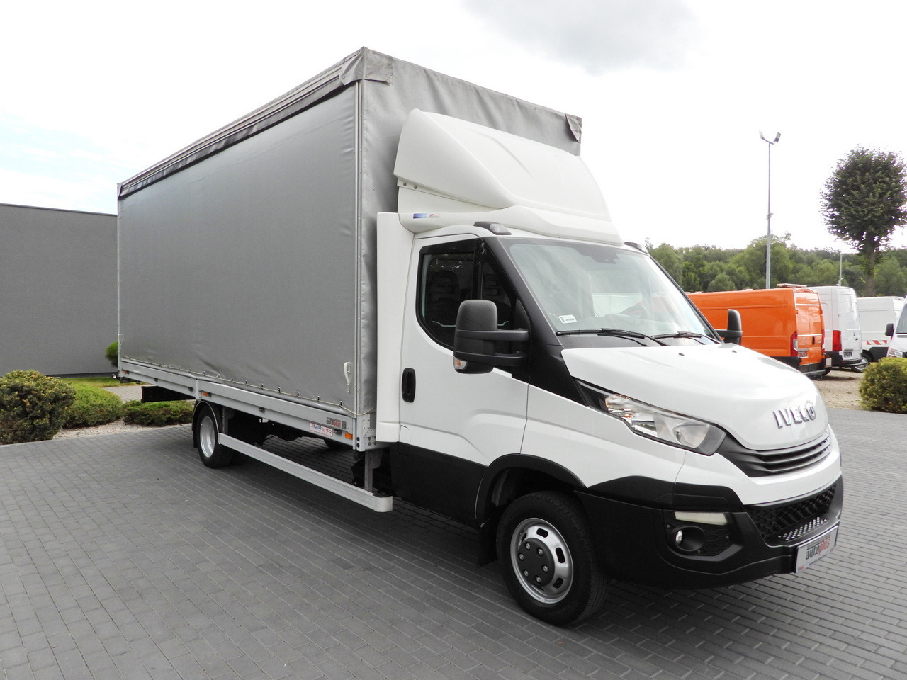 IVECO DAILY 50C15 TARPAULIN 12 PALLETS CRUISE CONTROL TWIN WHEELS AIR CONDITIONING 150HP - Autoutilitară cu prelată: Foto 4 IVECO DAILY 50C15 TARPAULIN 12 PALLETS CRUISE CONTROL TWIN WHEELS AIR CONDITIONING 150HP - Autoutilitară cu prelată: Foto 4
