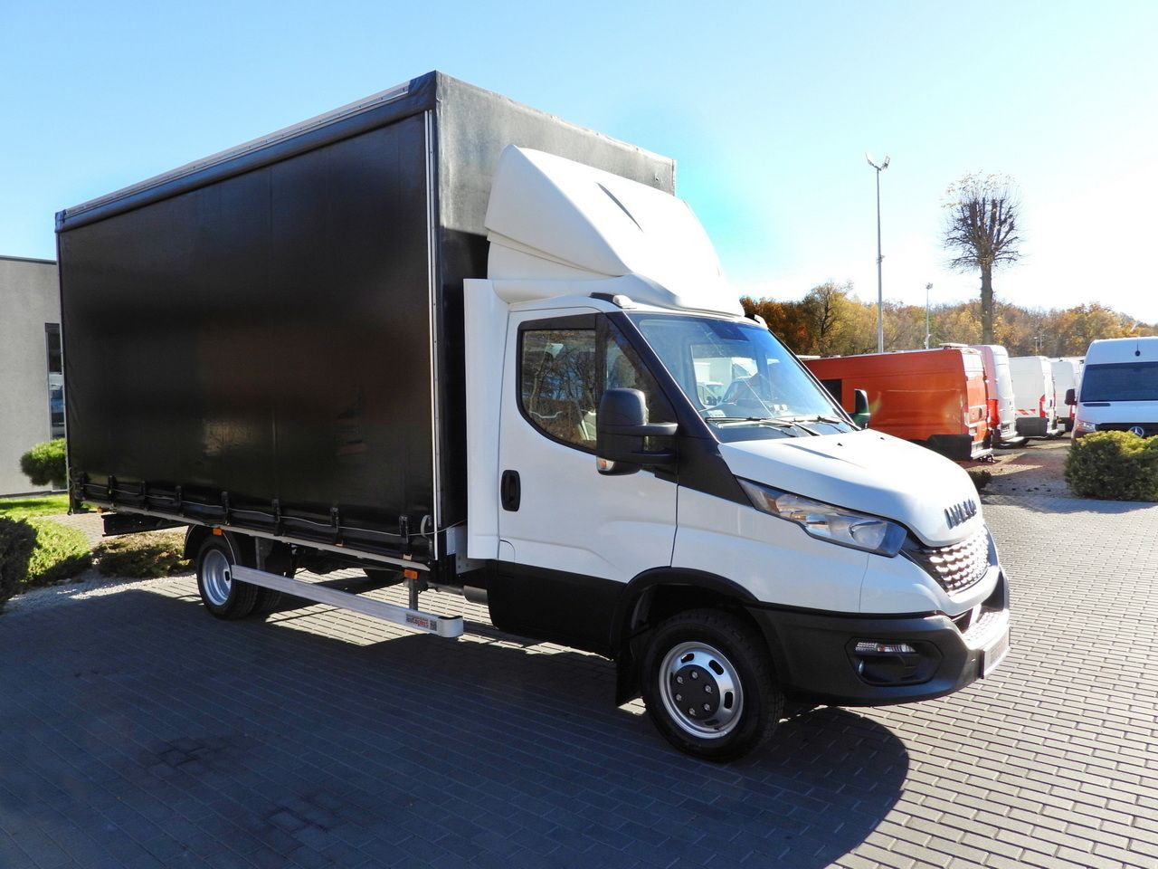 IVECO DAILY 50C17 TARPAULIN 10 PALLETS CRUISE CONTROL TWIN WHEELS AIR CONDITIONING 180HP - Autoutilitară cu prelată: Foto 4 IVECO DAILY 50C17 TARPAULIN 10 PALLETS CRUISE CONTROL TWIN WHEELS AIR CONDITIONING 180HP - Autoutilitară cu prelată: Foto 4