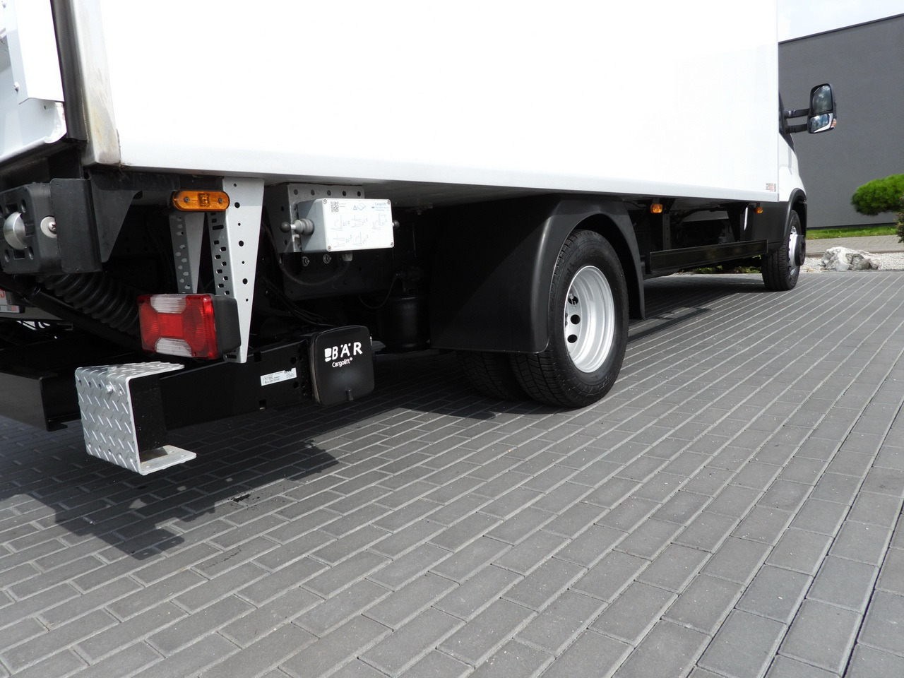 Camion frigider IVECO DAILY 70C17 REFRIGERATOR 1*C LIFT 10 PALLETS POWER SUPPLY 230V CRUISE CONTROL AIR CONDITIONING PNEUMATICS AUTOMATIC TRANSMISSION HI-MATIC TWIN WHEELS 170HP: Foto 25 Camion frigider IVECO DAILY 70C17 REFRIGERATOR 1*C LIFT 10 PALLETS POWER SUPPLY 230V CRUISE CONTROL AIR CONDITIONING PNEUMATICS AUTOMATIC TRANSMISSION HI-MATIC TWIN WHEELS 170HP: Foto 25