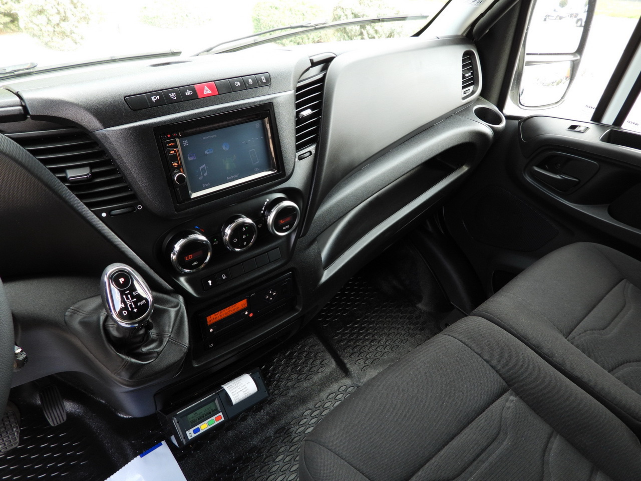 Camion frigider IVECO DAILY 70C17 REFRIGERATOR 1*C LIFT 10 PALLETS POWER SUPPLY 230V CRUISE CONTROL AIR CONDITIONING PNEUMATICS AUTOMATIC TRANSMISSION HI-MATIC TWIN WHEELS 170HP: Foto 38 Camion frigider IVECO DAILY 70C17 REFRIGERATOR 1*C LIFT 10 PALLETS POWER SUPPLY 230V CRUISE CONTROL AIR CONDITIONING PNEUMATICS AUTOMATIC TRANSMISSION HI-MATIC TWIN WHEELS 170HP: Foto 38