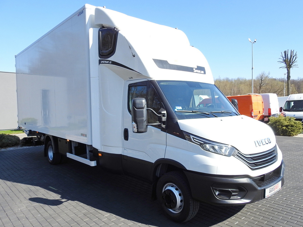 IVECO DAILY 70C18 BOX LIFT 14 PALLETS WEBASTO CRUISE CONTROL NAVIGATION LED LIGHTS TWIN WHEELS AIR CONDITIONING  180HP - Autoutilitară frigorifica: Foto 4 IVECO DAILY 70C18 BOX LIFT 14 PALLETS WEBASTO CRUISE CONTROL NAVIGATION LED LIGHTS TWIN WHEELS AIR CONDITIONING  180HP - Autoutilitară frigorifica: Foto 4