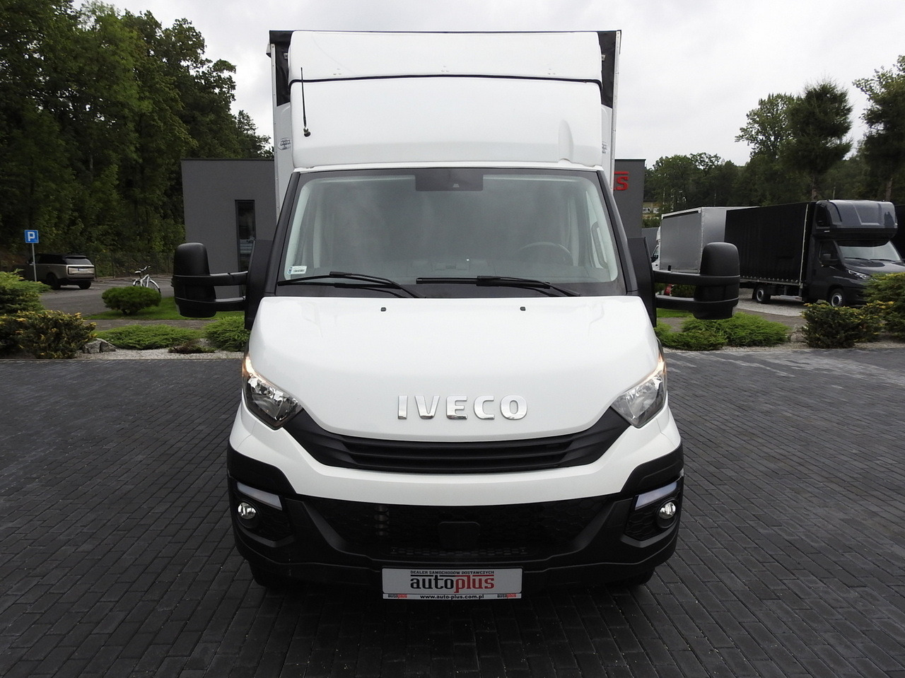 IVECO DAILY 70C18 TARPAULIN LIFT 12 PALLETS WEBASTO CRUISE CONTROL TWIN WHEELS AIR CONDITIONING 180HP - Autoutilitară cu prelată: Foto 5 IVECO DAILY 70C18 TARPAULIN LIFT 12 PALLETS WEBASTO CRUISE CONTROL TWIN WHEELS AIR CONDITIONING 180HP - Autoutilitară cu prelată: Foto 5