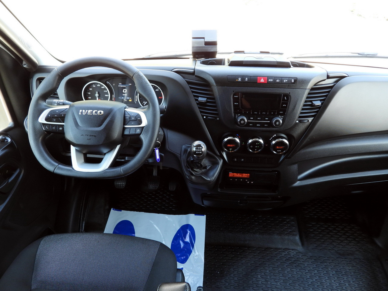 IVECO DAILY 70C18 TARPAULIN LIFT 14 PALLETS WEBASTO CRUISE CONTROL LED LIGHTS TWIN WHEELS AIR CONDITIONING 180HP - Autoutilitară cu prelată: Foto 2 IVECO DAILY 70C18 TARPAULIN LIFT 14 PALLETS WEBASTO CRUISE CONTROL LED LIGHTS TWIN WHEELS AIR CONDITIONING 180HP - Autoutilitară cu prelată: Foto 2