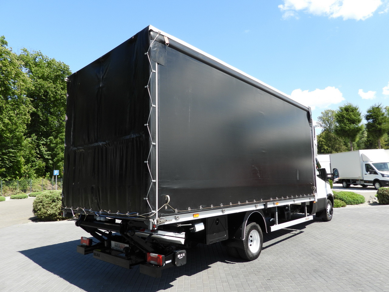 IVECO DAILY 70C18 TARPAULIN LIFT 14 PALLETS WEBASTO CRUISE CONTROL LED LIGHTS TWIN WHEELS AIR CONDITIONING 180HP - Autoutilitară cu prelată: Foto 3 IVECO DAILY 70C18 TARPAULIN LIFT 14 PALLETS WEBASTO CRUISE CONTROL LED LIGHTS TWIN WHEELS AIR CONDITIONING 180HP - Autoutilitară cu prelată: Foto 3