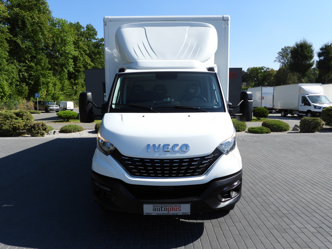 IVECO DAILY 72C18 LIFT 14 PALLETS CRUISE CONTROL PNEUMATICS AUTOMATIC TRANSMISSION HI-MATIC TWIN WHEELS AIR CONDITIONING 180HP - Autoutilitară box: Foto 5 IVECO DAILY 72C18 LIFT 14 PALLETS CRUISE CONTROL PNEUMATICS AUTOMATIC TRANSMISSION HI-MATIC TWIN WHEELS AIR CONDITIONING 180HP - Autoutilitară box: Foto 5