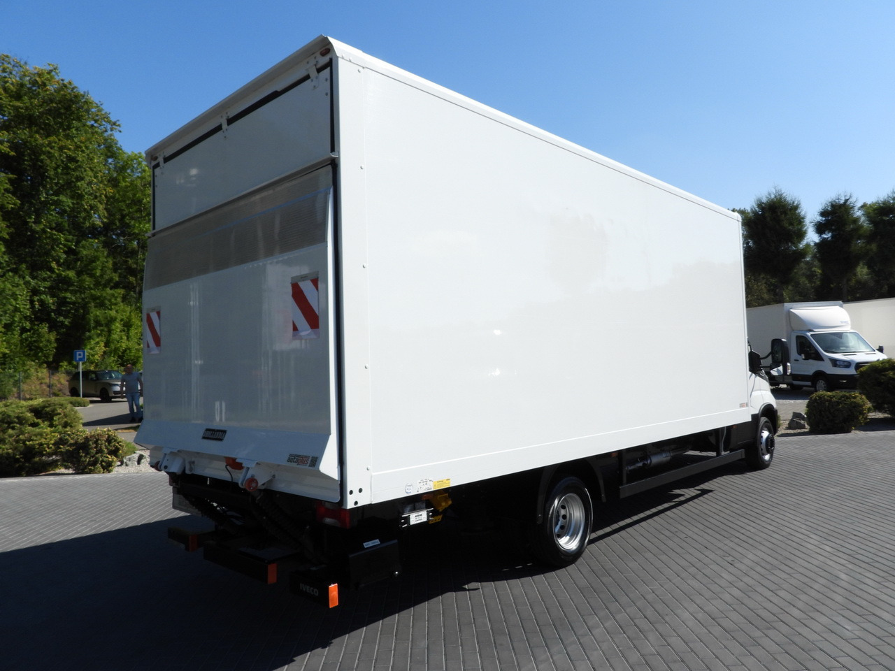 IVECO DAILY 72C18 LIFT 14 PALLETS CRUISE CONTROL PNEUMATICS AUTOMATIC TRANSMISSION HI-MATIC TWIN WHEELS AIR CONDITIONING 180HP - Autoutilitară box: Foto 3 IVECO DAILY 72C18 LIFT 14 PALLETS CRUISE CONTROL PNEUMATICS AUTOMATIC TRANSMISSION HI-MATIC TWIN WHEELS AIR CONDITIONING 180HP - Autoutilitară box: Foto 3