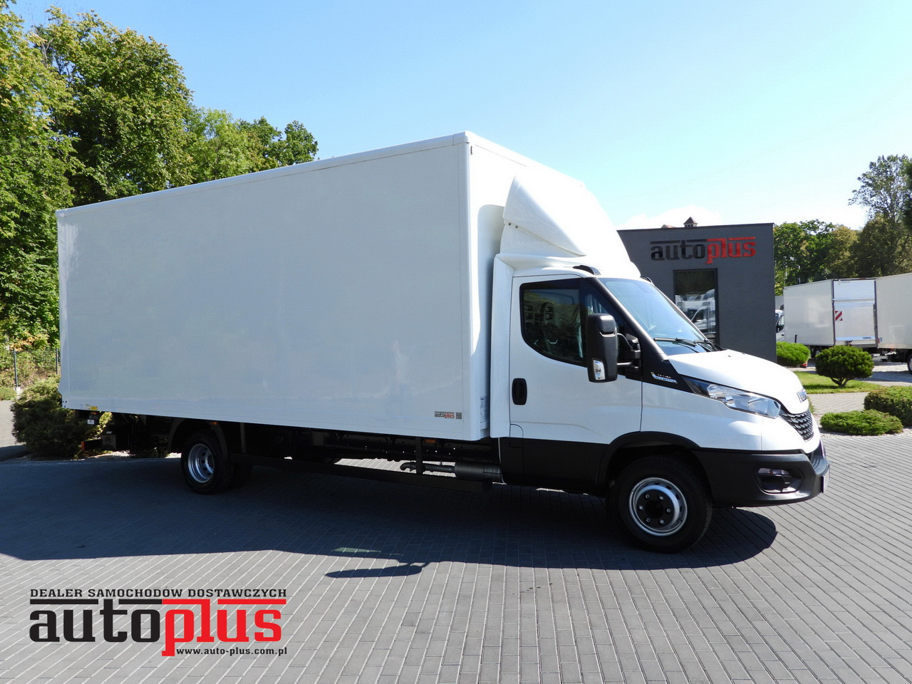 IVECO DAILY 72C18 LIFT 14 PALLETS CRUISE CONTROL PNEUMATICS AUTOMATIC TRANSMISSION HI-MATIC TWIN WHEELS AIR CONDITIONING 180HP - Autoutilitară box: Foto 1 IVECO DAILY 72C18 LIFT 14 PALLETS CRUISE CONTROL PNEUMATICS AUTOMATIC TRANSMISSION HI-MATIC TWIN WHEELS AIR CONDITIONING 180HP - Autoutilitară box: Foto 1