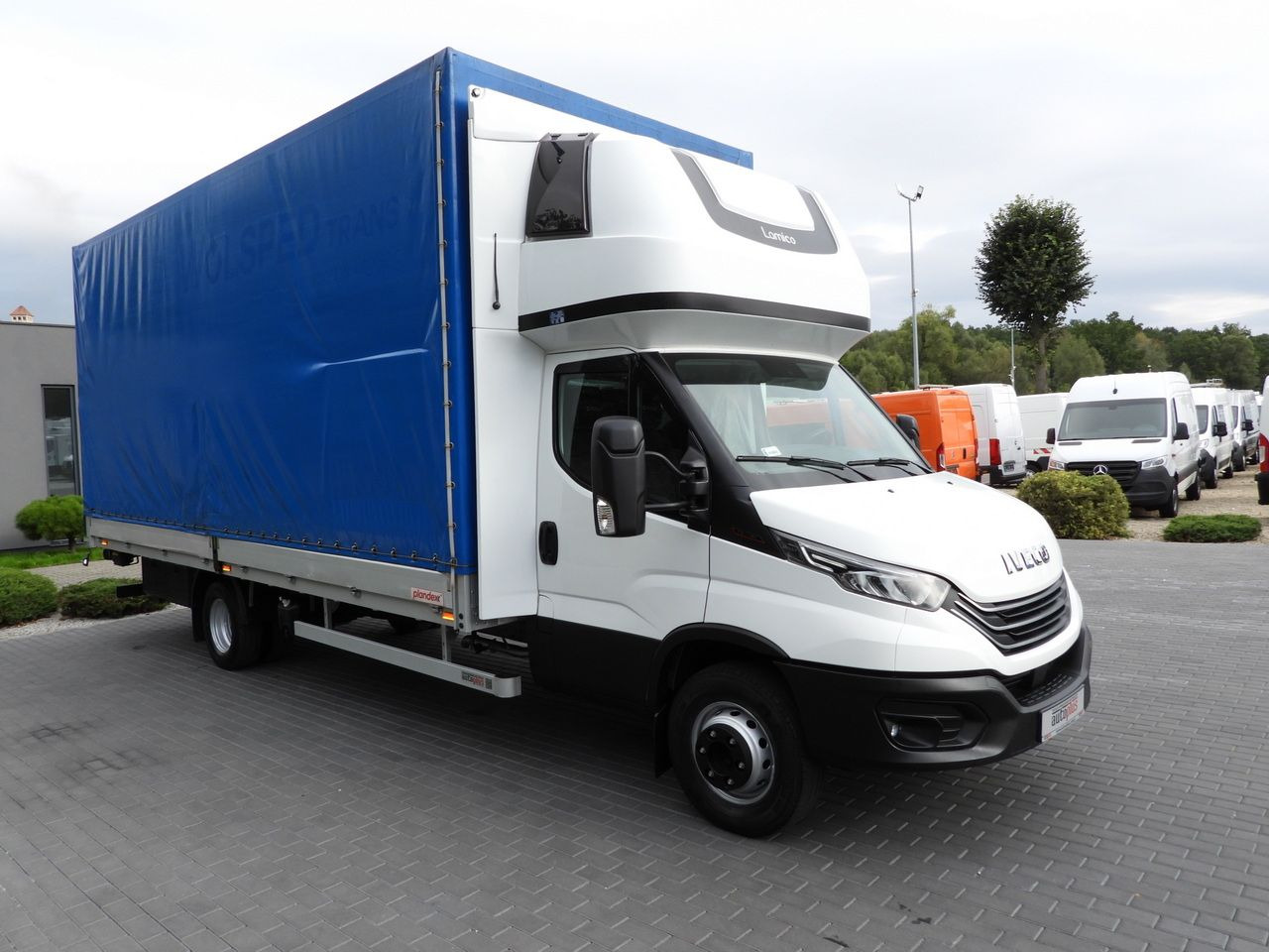 IVECO DAILY 72C18 TARPAULIN LIFT 14 PALLETS WEBASTO CRUISE CONTROL LED LIGHTS TWIN WHEELS AIR CONDITIONING 180HP - Camion cu prelată: Foto 4 IVECO DAILY 72C18 TARPAULIN LIFT 14 PALLETS WEBASTO CRUISE CONTROL LED LIGHTS TWIN WHEELS AIR CONDITIONING 180HP - Camion cu prelată: Foto 4