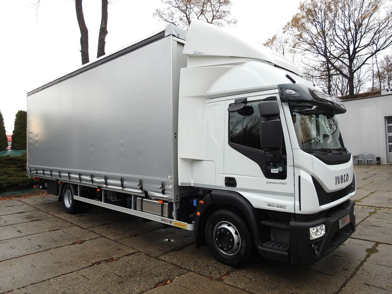 IVECO EUROCARGO 120-250 NEW TARPAULIN LIFT 18 PALLETS WEBASTO CRUISE CONTROL AIR CONDITIONING LED LIGHTS PNEUMATICS AUTOMATIC TRANSMISSION HI-MATIC 250HP - Autoutilitară cu prelată: Foto 4 IVECO EUROCARGO 120-250 NEW TARPAULIN LIFT 18 PALLETS WEBASTO CRUISE CONTROL AIR CONDITIONING LED LIGHTS PNEUMATICS AUTOMATIC TRANSMISSION HI-MATIC 250HP - Autoutilitară cu prelată: Foto 4