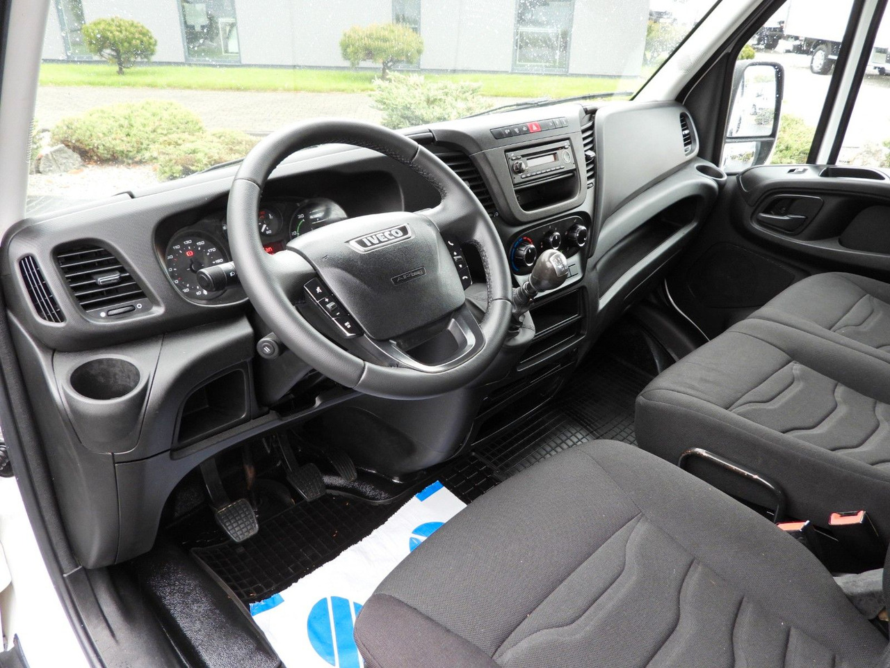 Iveco DAILY 35C13 KIPPER DOPPELKABINE DOKA 7 SITZE A/C - Autoutilitară basculantă, Autoutilitară cabină dublă: Foto 2 Iveco DAILY 35C13 KIPPER DOPPELKABINE DOKA 7 SITZE A/C - Autoutilitară basculantă, Autoutilitară cabină dublă: Foto 2