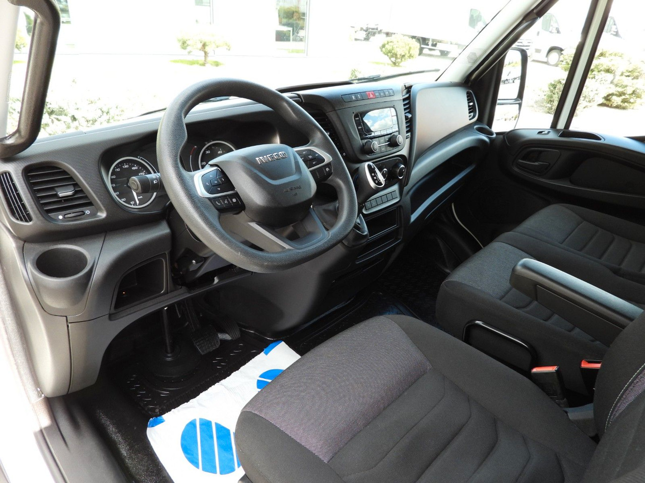 Iveco DAILY 35C16 KOFFER AUFZUG 8 PALETTEN TEMPOMAT - Autoutilitară box: Foto 2 Iveco DAILY 35C16 KOFFER AUFZUG 8 PALETTEN TEMPOMAT - Autoutilitară box: Foto 2