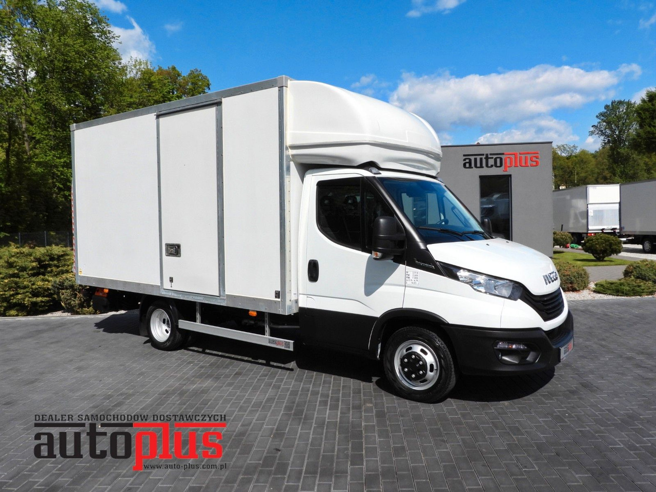 Iveco DAILY 35C16 KOFFER AUFZUG 8 PALETTEN TEMPOMAT - Autoutilitară box: Foto 1 Iveco DAILY 35C16 KOFFER AUFZUG 8 PALETTEN TEMPOMAT - Autoutilitară box: Foto 1