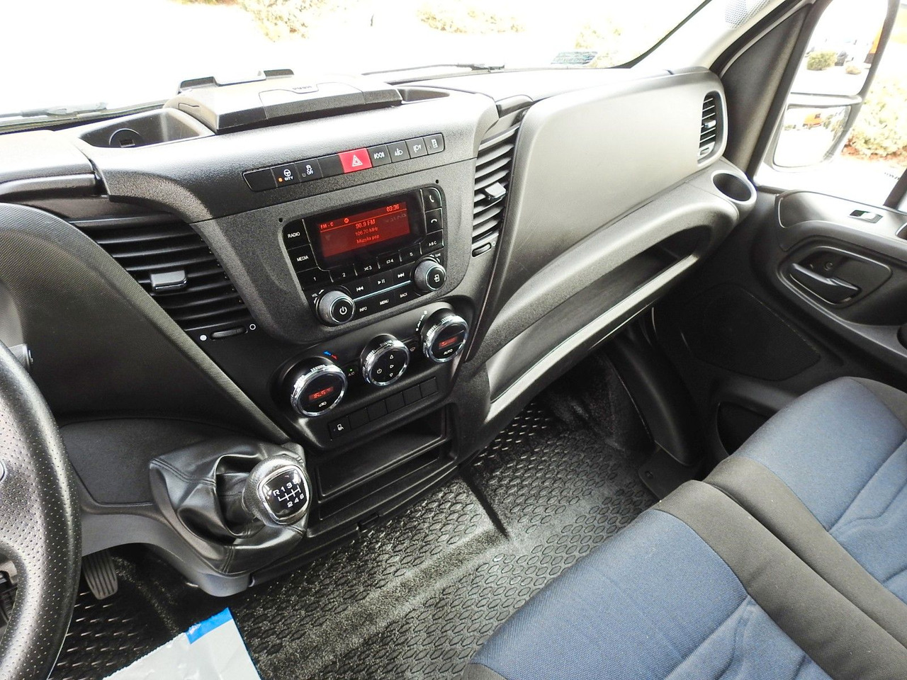 Autoutilitară cu prelată Iveco DAILY  35S18 PRITSCHE PLANE 10 PALETTEN WEBASTO: Foto 23