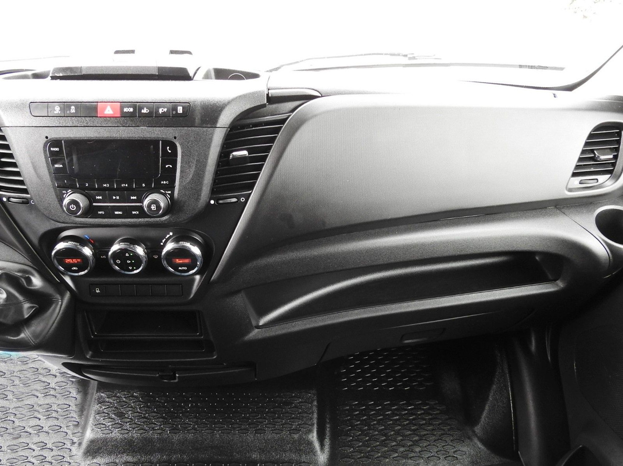 Autoutilitară cu prelată Iveco DAILY  35S18 PRITSCHE PLANE 10 PALETTEN WEBASTO: Foto 25