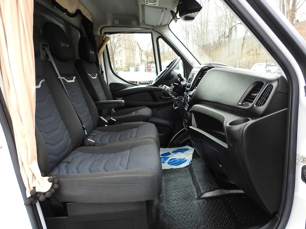 Autoutilitară cu prelată Iveco DAILY  35S18 PRITSCHE PLANE 10 PALETTEN WEBASTO: Foto 27