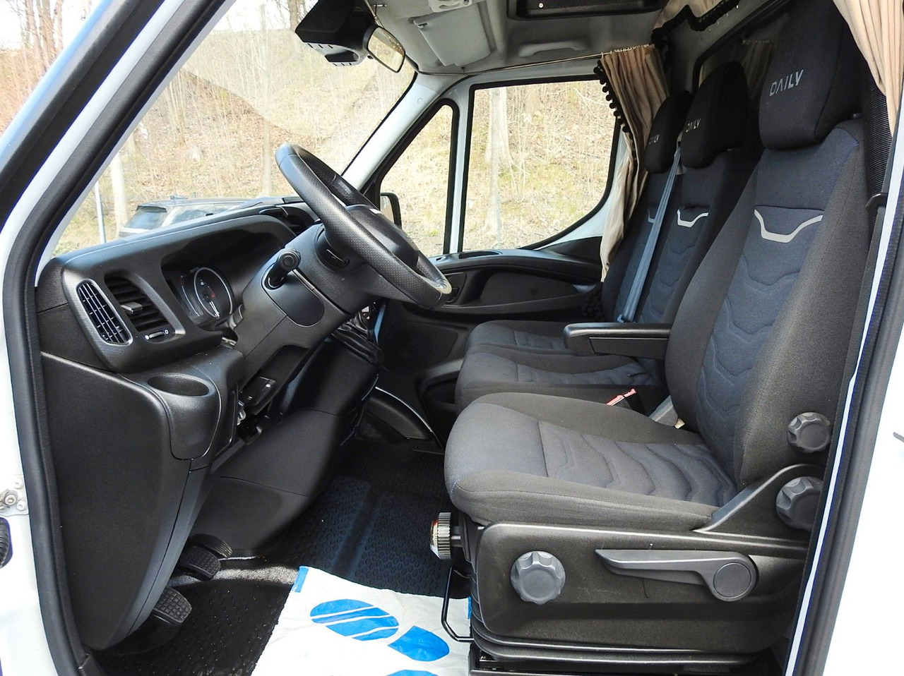 Autoutilitară cu prelată Iveco DAILY  35S18 PRITSCHE PLANE 10 PALETTEN WEBASTO: Foto 21