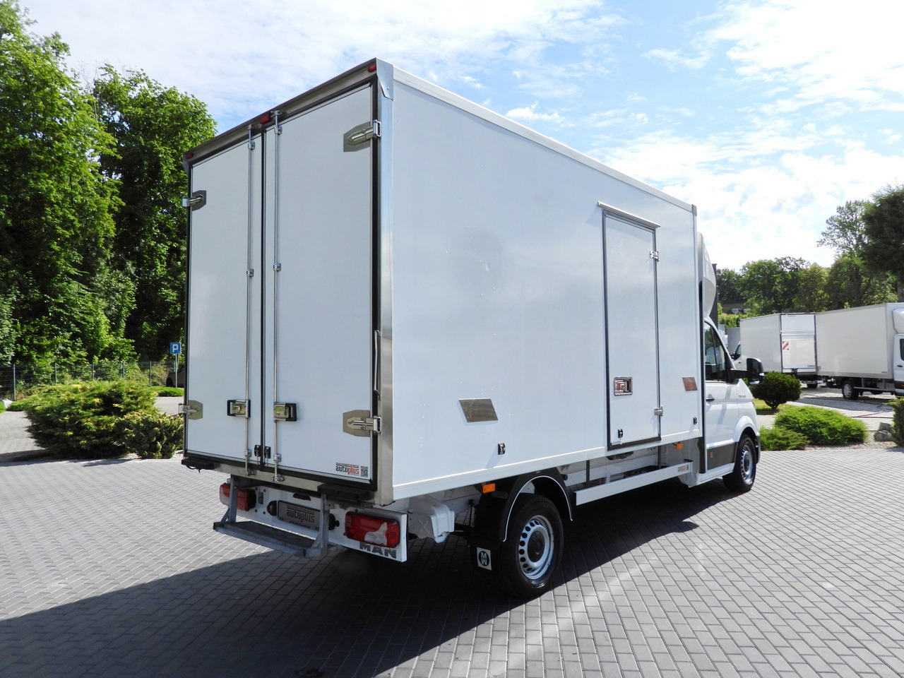 MAN TGE 3.140 REGRIGERATOR BOX -1*C 8 PALLETS HEATING FUNCTION CRUISE CONTROL PNEUMATICS AIR CONDITIONING 140HP - Autoutilitară frigorifica: Foto 3 MAN TGE 3.140 REGRIGERATOR BOX -1*C 8 PALLETS HEATING FUNCTION CRUISE CONTROL PNEUMATICS AIR CONDITIONING 140HP - Autoutilitară frigorifica: Foto 3