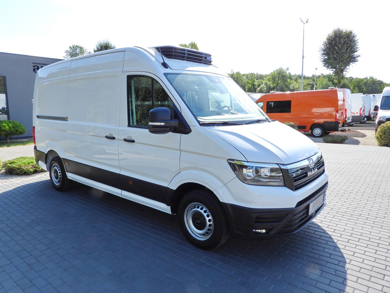 MAN TGE REFRIGERATOR VAN -5*C POWER SUPPLY 230V CRUISE CONTROL AUTOMATIC TRANSMISSION AIR CONDITIONING 180HP - Autoutilitară frigorifica: Foto 4 MAN TGE REFRIGERATOR VAN -5*C POWER SUPPLY 230V CRUISE CONTROL AUTOMATIC TRANSMISSION AIR CONDITIONING 180HP - Autoutilitară frigorifica: Foto 4