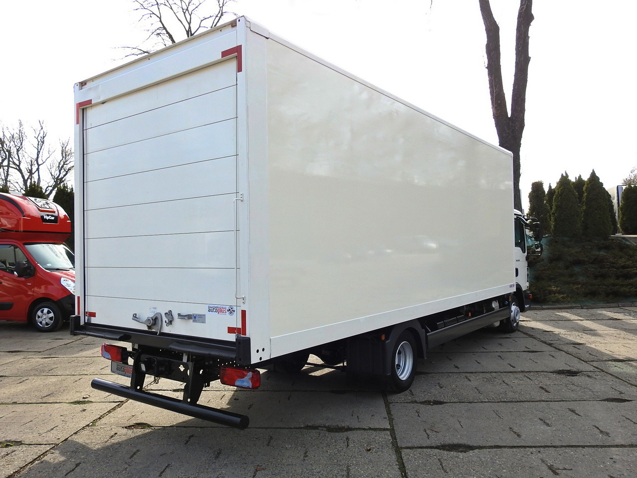 MAN TGL 8.18 BOX 16 PALLETS CRUISE CONTROL TWIN WHEELS 180HP - Autoutilitară box: Foto 3 MAN TGL 8.18 BOX 16 PALLETS CRUISE CONTROL TWIN WHEELS 180HP - Autoutilitară box: Foto 3