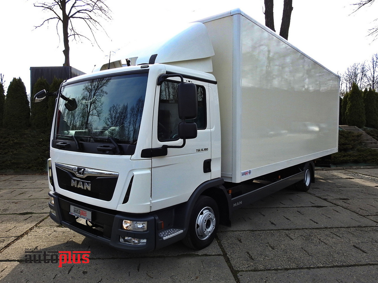 MAN TGL 8.18 BOX 16 PALLETS CRUISE CONTROL TWIN WHEELS 180HP - Autoutilitară box: Foto 1 MAN TGL 8.18 BOX 16 PALLETS CRUISE CONTROL TWIN WHEELS 180HP - Autoutilitară box: Foto 1