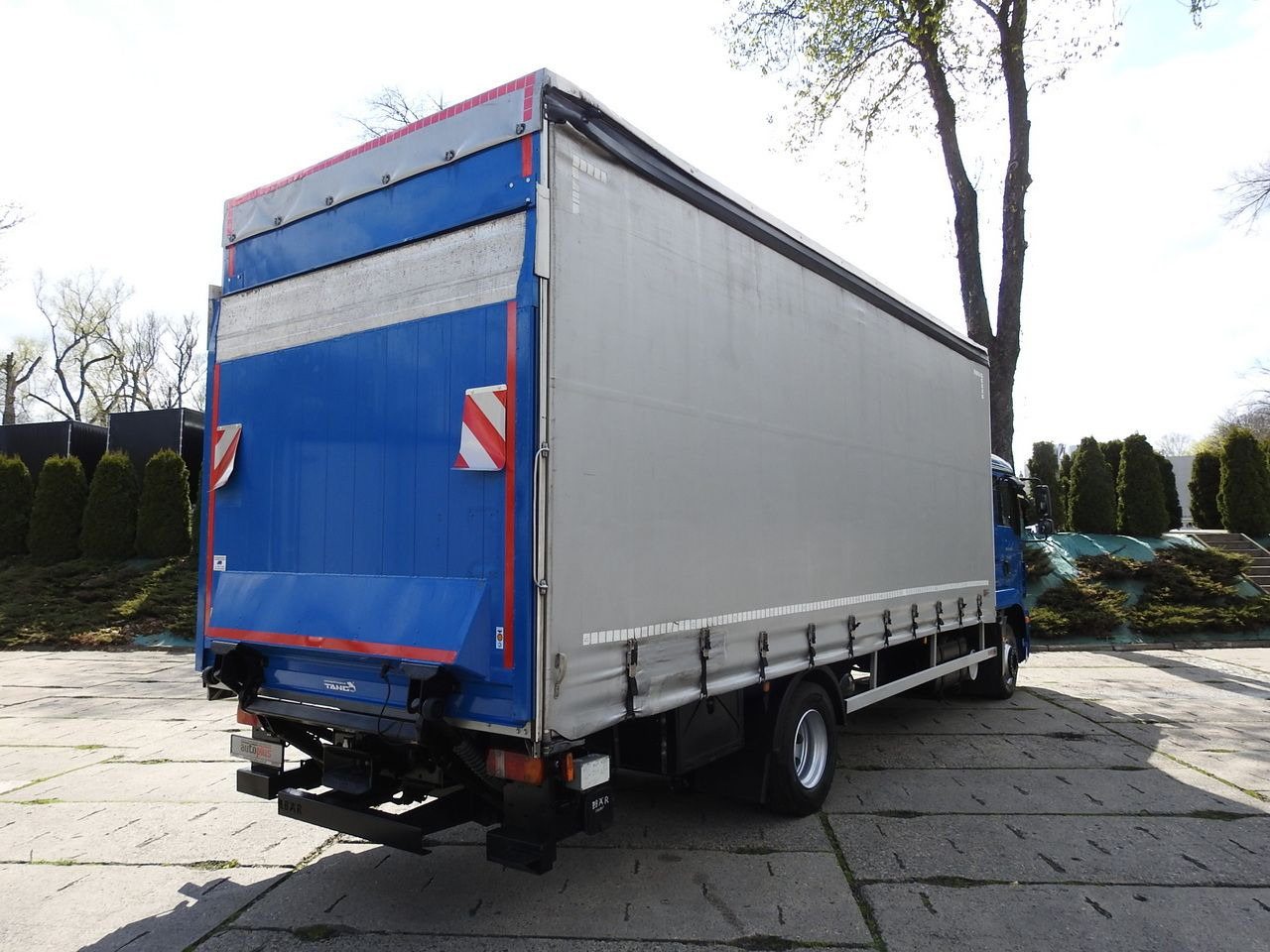 MAN TGM 15.290 TARPAULIN LIFT 18 PALLETS CRUISE CONTROL TWIN WHEELS AIR CONDITIONING 290HP - Camion cu prelată: Foto 3 MAN TGM 15.290 TARPAULIN LIFT 18 PALLETS CRUISE CONTROL TWIN WHEELS AIR CONDITIONING 290HP - Camion cu prelată: Foto 3
