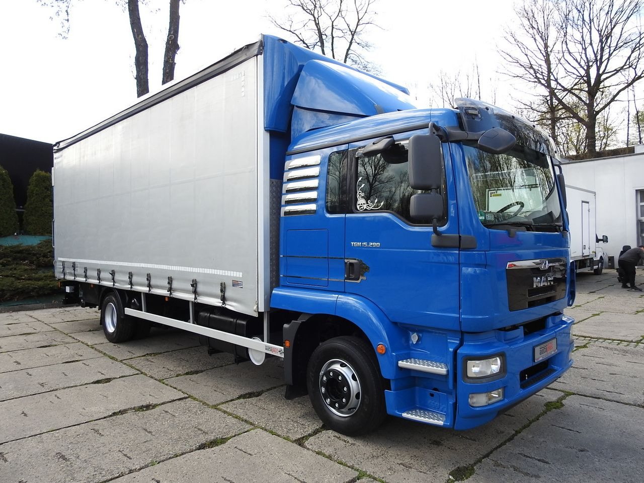MAN TGM 15.290 TARPAULIN LIFT 18 PALLETS CRUISE CONTROL TWIN WHEELS AIR CONDITIONING 290HP - Camion cu prelată: Foto 4 MAN TGM 15.290 TARPAULIN LIFT 18 PALLETS CRUISE CONTROL TWIN WHEELS AIR CONDITIONING 290HP - Camion cu prelată: Foto 4