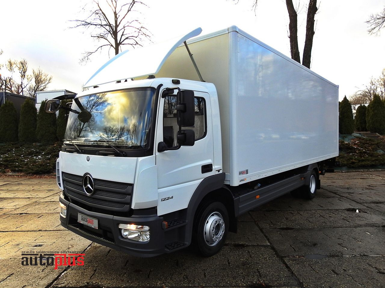 MERCEDES ATEGO 12.24 BOX LIFT 18 PALLETS CRUISE CONTROL AUTOMATIC TRANSMISSION TWIN WHEELS AIR CONDITIONING 240HP - Autoutilitară box: Foto 1 MERCEDES ATEGO 12.24 BOX LIFT 18 PALLETS CRUISE CONTROL AUTOMATIC TRANSMISSION TWIN WHEELS AIR CONDITIONING 240HP - Autoutilitară box: Foto 1