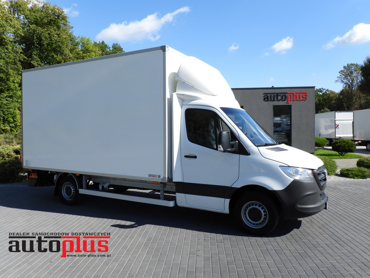 MERCEDES SPRINTER 315 BOX LIFT 8 PALLETS AIR CONDITIONING 150HP - Autoutilitară box: Foto 1 MERCEDES SPRINTER 315 BOX LIFT 8 PALLETS AIR CONDITIONING 150HP - Autoutilitară box: Foto 1