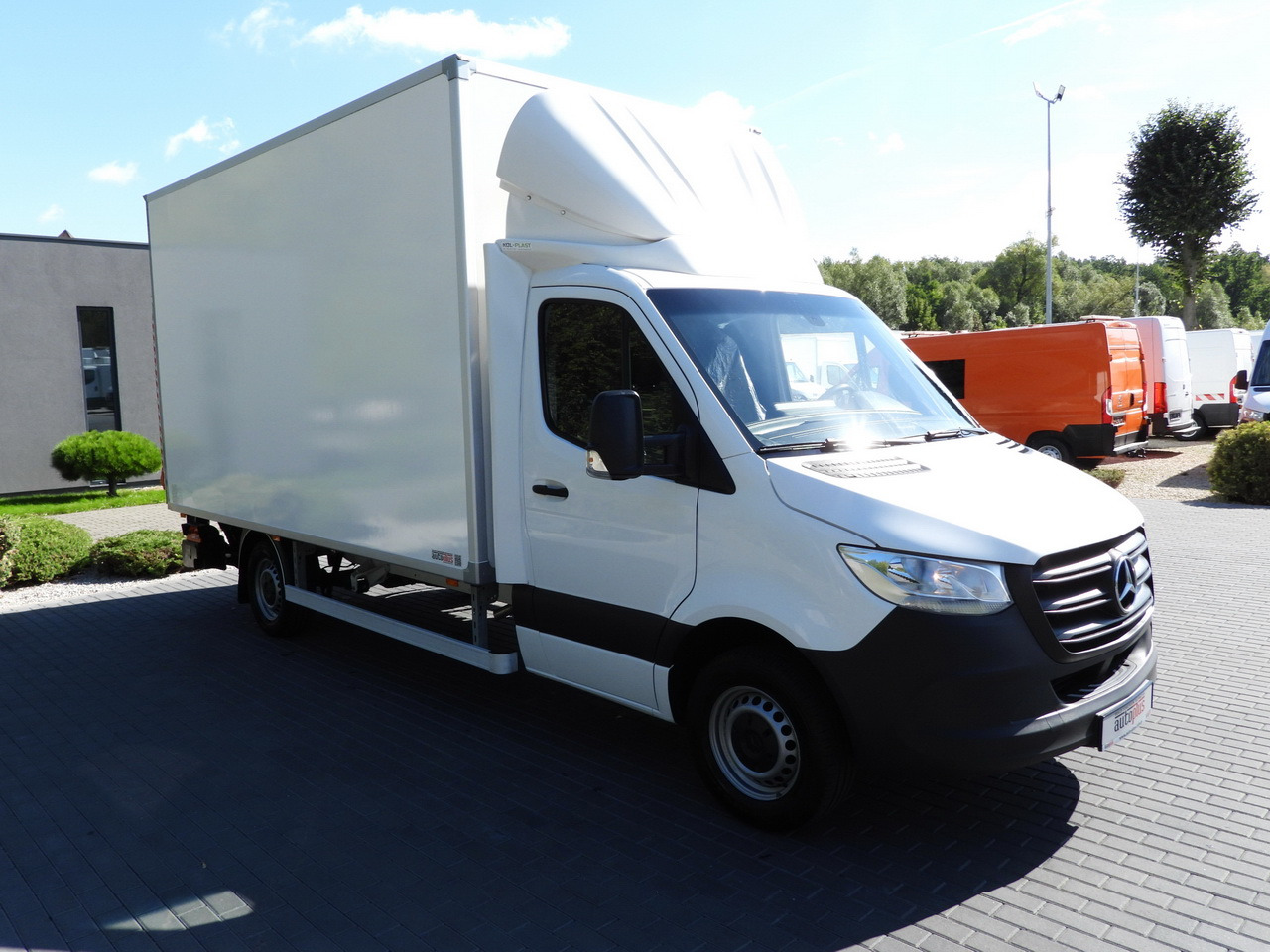 MERCEDES SPRINTER 315 BOX LIFT 8 PALLETS AIR CONDITIONING 150HP - Autoutilitară box: Foto 4 MERCEDES SPRINTER 315 BOX LIFT 8 PALLETS AIR CONDITIONING 150HP - Autoutilitară box: Foto 4