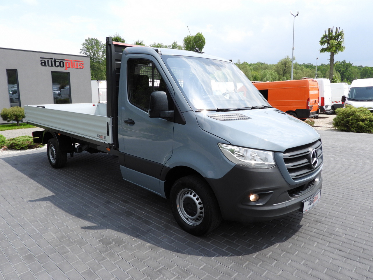 MERCEDES SPRINTER 315 STAKE BODY 8 PALLETS CRUISE CONTROL AIR CONDITIONING 150HP - Autoutilitară cu platformă: Foto 4 MERCEDES SPRINTER 315 STAKE BODY 8 PALLETS CRUISE CONTROL AIR CONDITIONING 150HP - Autoutilitară cu platformă: Foto 4
