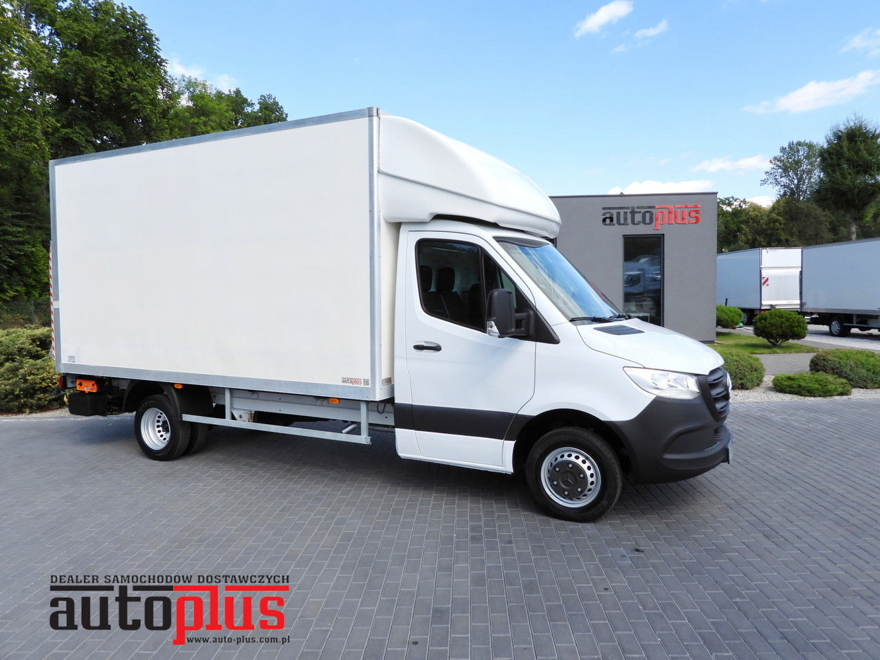 MERCEDES SPRINTER 514 BOX LIFT 8 PALLETS CRUISE CONTROL TWIN WHEELS AIR CONDITIONING 140HP - Autoutilitară box: Foto 1 MERCEDES SPRINTER 514 BOX LIFT 8 PALLETS CRUISE CONTROL TWIN WHEELS AIR CONDITIONING 140HP - Autoutilitară box: Foto 1