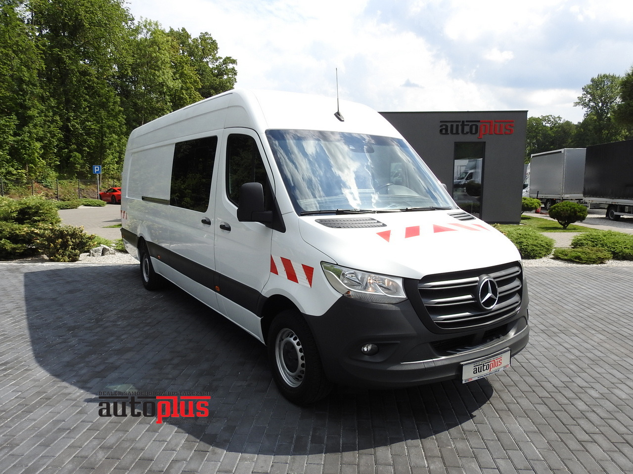 MERCEDES SPRINTER BOX DELIVERY VAN 5 SEATS CRUISE CONTROL NAVIGATION AIR CONDITIONING AUTOMATIC TRANSMISSION 160HP - Dubă: Foto 1 MERCEDES SPRINTER BOX DELIVERY VAN 5 SEATS CRUISE CONTROL NAVIGATION AIR CONDITIONING AUTOMATIC TRANSMISSION 160HP - Dubă: Foto 1