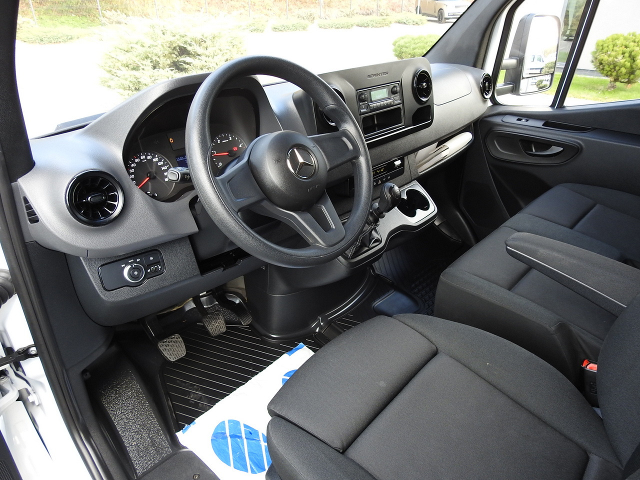 MERCEDES SPRINTER BOX LIFT 8 PALLETS AIR CONDITIONING 150HP - Autoutilitară box: Foto 2 MERCEDES SPRINTER BOX LIFT 8 PALLETS AIR CONDITIONING 150HP - Autoutilitară box: Foto 2