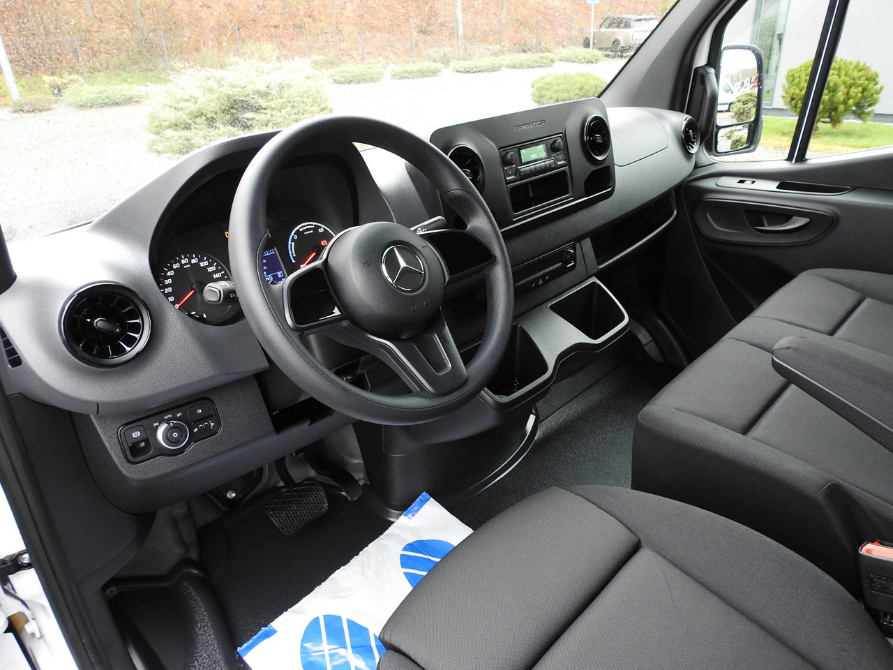 MERCEDES eSprinter NEW ELECTRIC VAN AUTOMATIC TRANSMISSION  GUARANTEE  95HP - Dubă, Autoutilitară electrică: Foto 2 MERCEDES eSprinter NEW ELECTRIC VAN AUTOMATIC TRANSMISSION  GUARANTEE  95HP - Dubă, Autoutilitară electrică: Foto 2