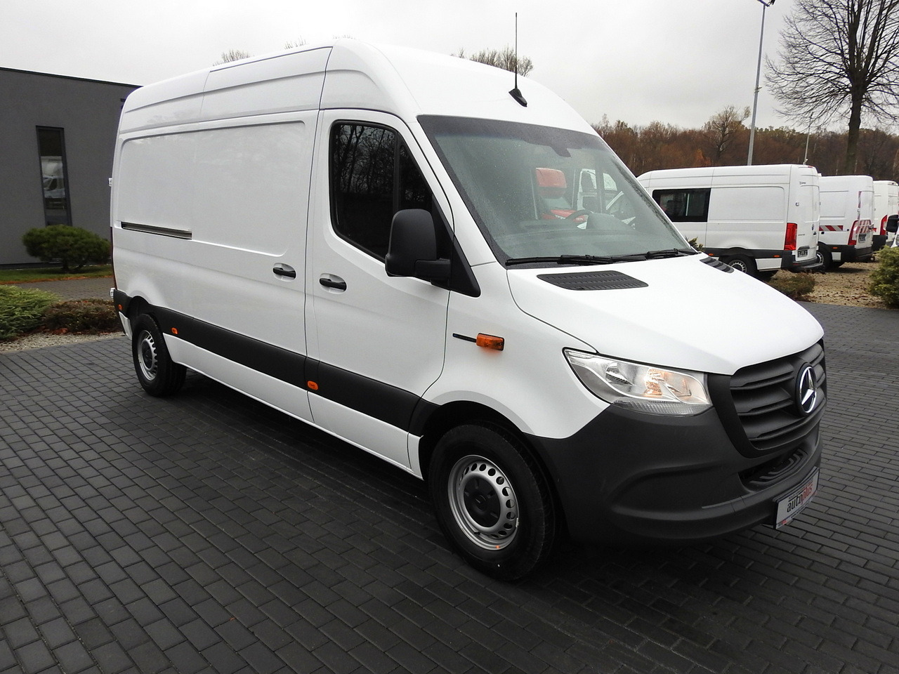 MERCEDES eSprinter NEW ELECTRIC VAN AUTOMATIC TRANSMISSION  GUARANTEE  95HP - Dubă, Autoutilitară electrică: Foto 4 MERCEDES eSprinter NEW ELECTRIC VAN AUTOMATIC TRANSMISSION  GUARANTEE  95HP - Dubă, Autoutilitară electrică: Foto 4