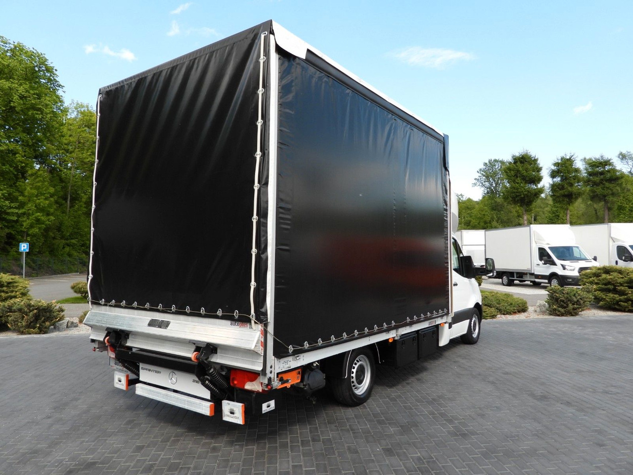 Mercedes-Benz SPRINTER 316 PRITSCHE PLANE AUFZUG 10 PALETTEN - Autoutilitară cu prelată, Autoutilitară cabină dublă: Foto 3 Mercedes-Benz SPRINTER 316 PRITSCHE PLANE AUFZUG 10 PALETTEN - Autoutilitară cu prelată, Autoutilitară cabină dublă: Foto 3