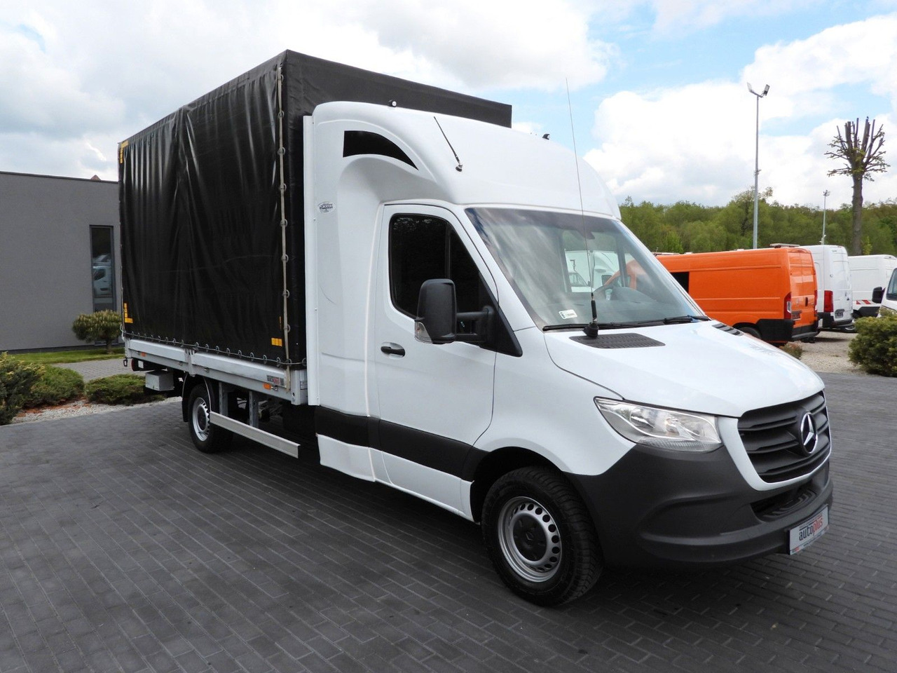Mercedes-Benz SPRINTER 316 PRITSCHE PLANE AUFZUG 8 PALETTEN - Autoutilitară cu prelată, Autoutilitară cabină dublă: Foto 4 Mercedes-Benz SPRINTER 316 PRITSCHE PLANE AUFZUG 8 PALETTEN - Autoutilitară cu prelată, Autoutilitară cabină dublă: Foto 4
