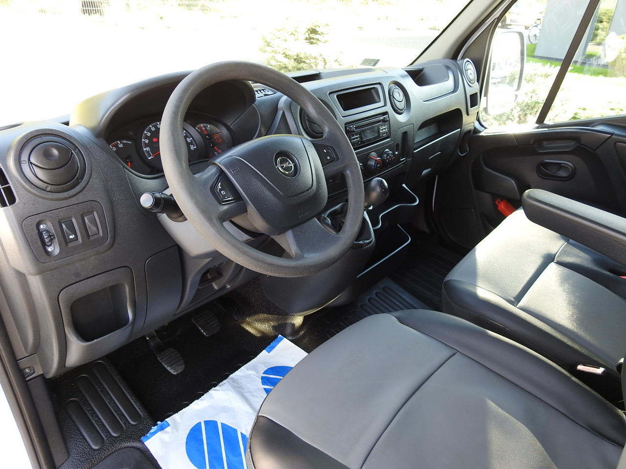 OPEL MOVANO STAKE BODY DOUBLE CABIN DOKA 7 SEATS CRUISE CONTROL AIR CONDITIONING 130HP - Autoutilitară cabină dublă: Foto 2 OPEL MOVANO STAKE BODY DOUBLE CABIN DOKA 7 SEATS CRUISE CONTROL AIR CONDITIONING 130HP - Autoutilitară cabină dublă: Foto 2