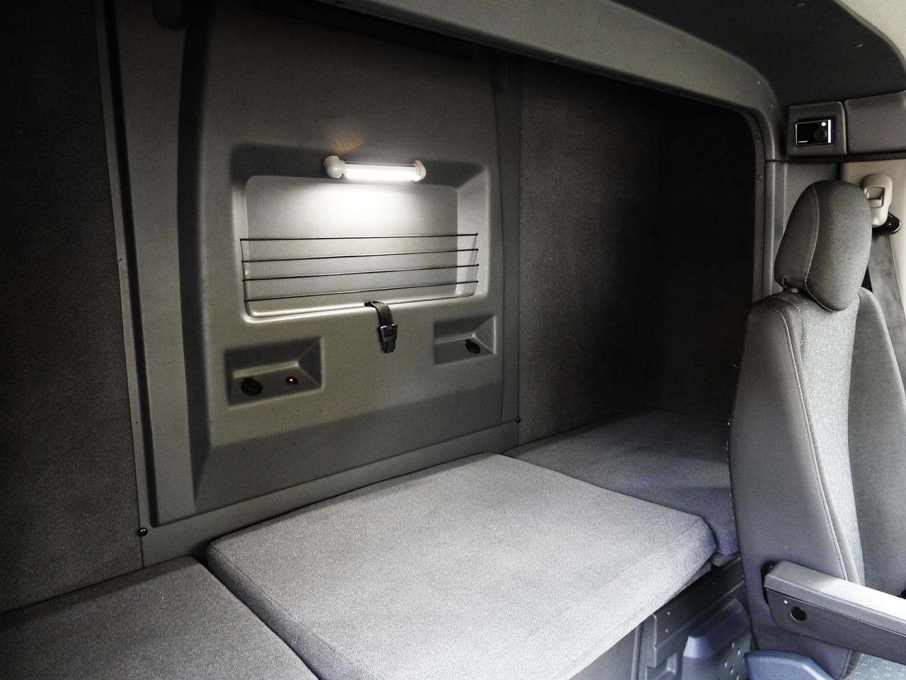 Autoutilitară cu prelată OPEL MOVANO TARPAULIN 10 PALLETS WEBASTO CRUISE CONTROL LED LIGHTS PNEUMATICS AIR CONDITIONING 165HP: Foto 46 Autoutilitară cu prelată OPEL MOVANO TARPAULIN 10 PALLETS WEBASTO CRUISE CONTROL LED LIGHTS PNEUMATICS AIR CONDITIONING 165HP: Foto 46