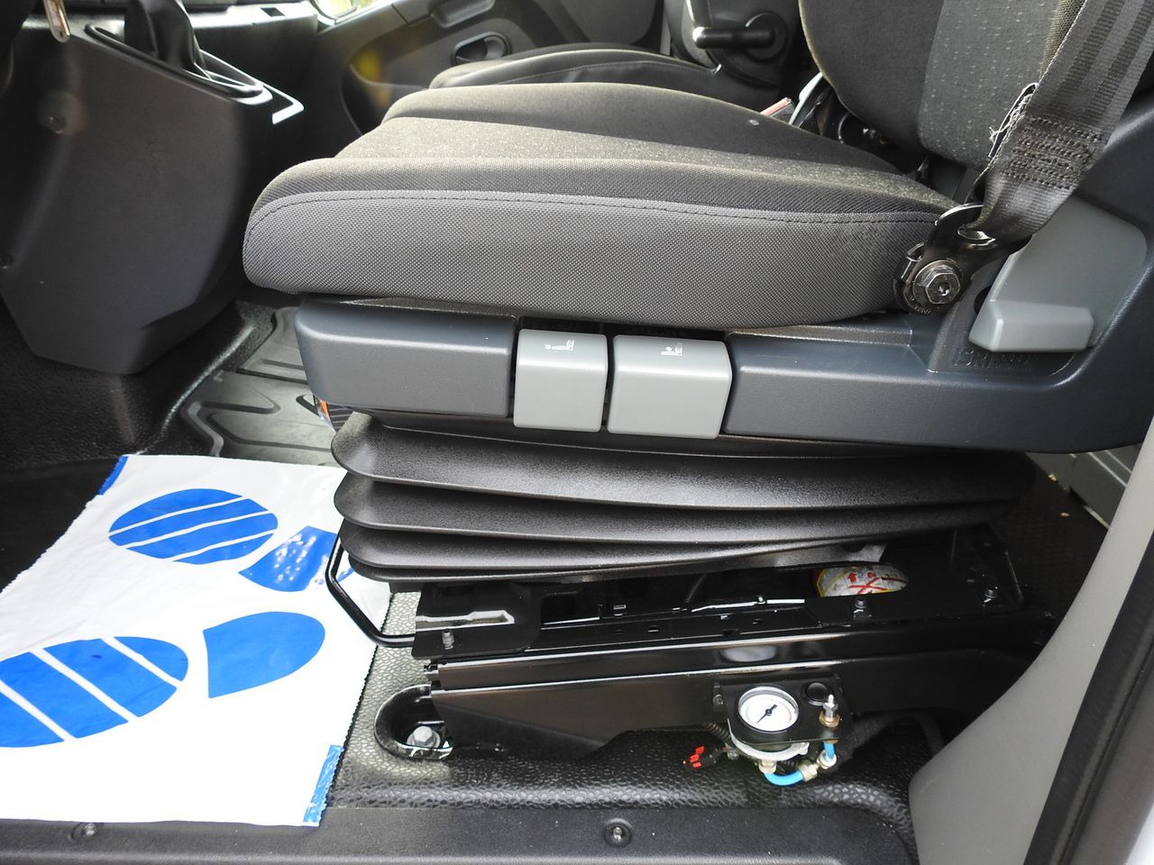 Autoutilitară cu prelată OPEL MOVANO TARPAULIN 10 PALLETS WEBASTO CRUISE CONTROL LED LIGHTS PNEUMATICS AIR CONDITIONING 165HP: Foto 33 Autoutilitară cu prelată OPEL MOVANO TARPAULIN 10 PALLETS WEBASTO CRUISE CONTROL LED LIGHTS PNEUMATICS AIR CONDITIONING 165HP: Foto 33