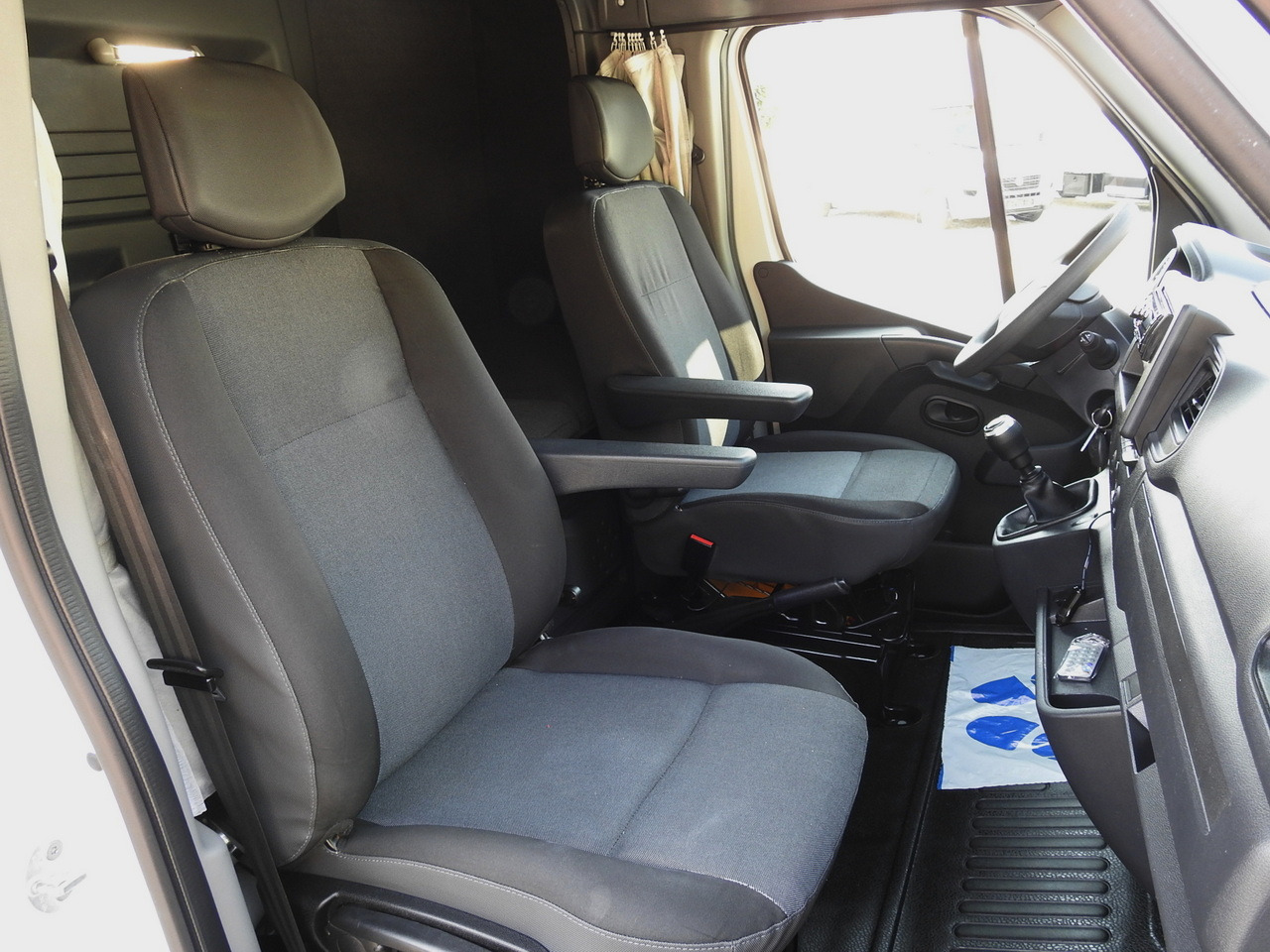 Autoutilitară cu prelată OPEL MOVANO TARPAULIN 8 PALLETS WEBASTO CRUISE CONTROL AIR CONDITIONING LED LIGHTS PNEUMATICS  165HP: Foto 48