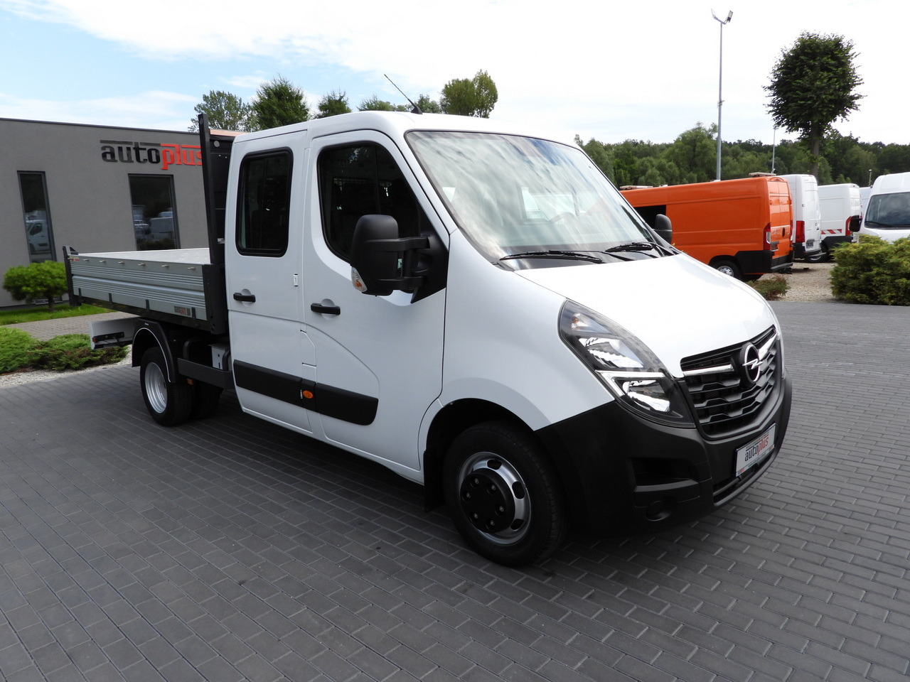 OPEL MOVANO TIPPER DOUBLE CABIN DOKA 7 SEATS LED LIGHTS TWIN WHEELS AIR CONDITIONING  145HP - Autoutilitară basculantă: Foto 4 OPEL MOVANO TIPPER DOUBLE CABIN DOKA 7 SEATS LED LIGHTS TWIN WHEELS AIR CONDITIONING  145HP - Autoutilitară basculantă: Foto 4