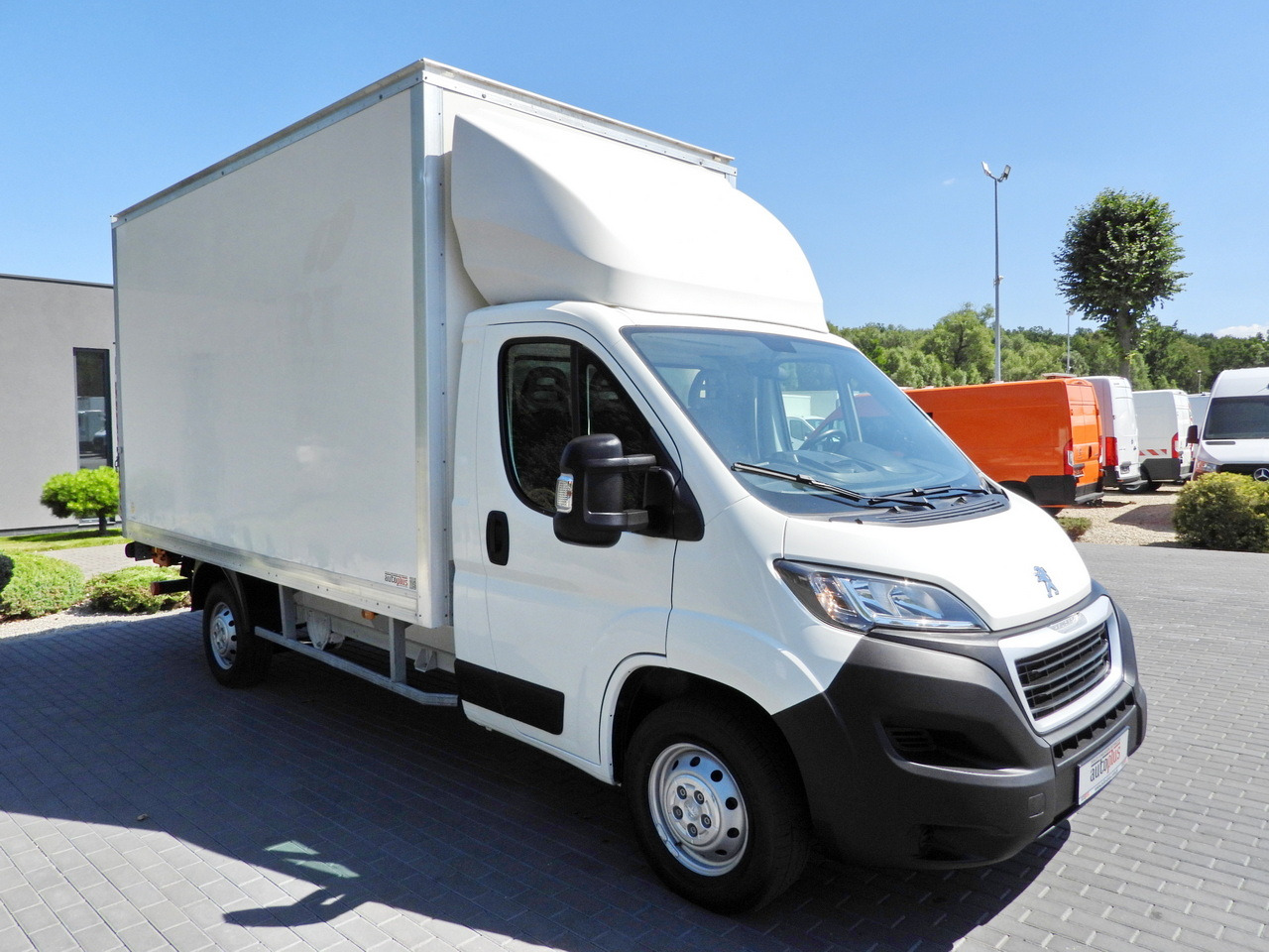 PEUGEOT BOXER BOX LIFT 8 PALLETS CRUISE CONTROL AIR CONDITIONING  130HP - Autoutilitară frigorifica: Foto 4 PEUGEOT BOXER BOX LIFT 8 PALLETS CRUISE CONTROL AIR CONDITIONING  130HP - Autoutilitară frigorifica: Foto 4
