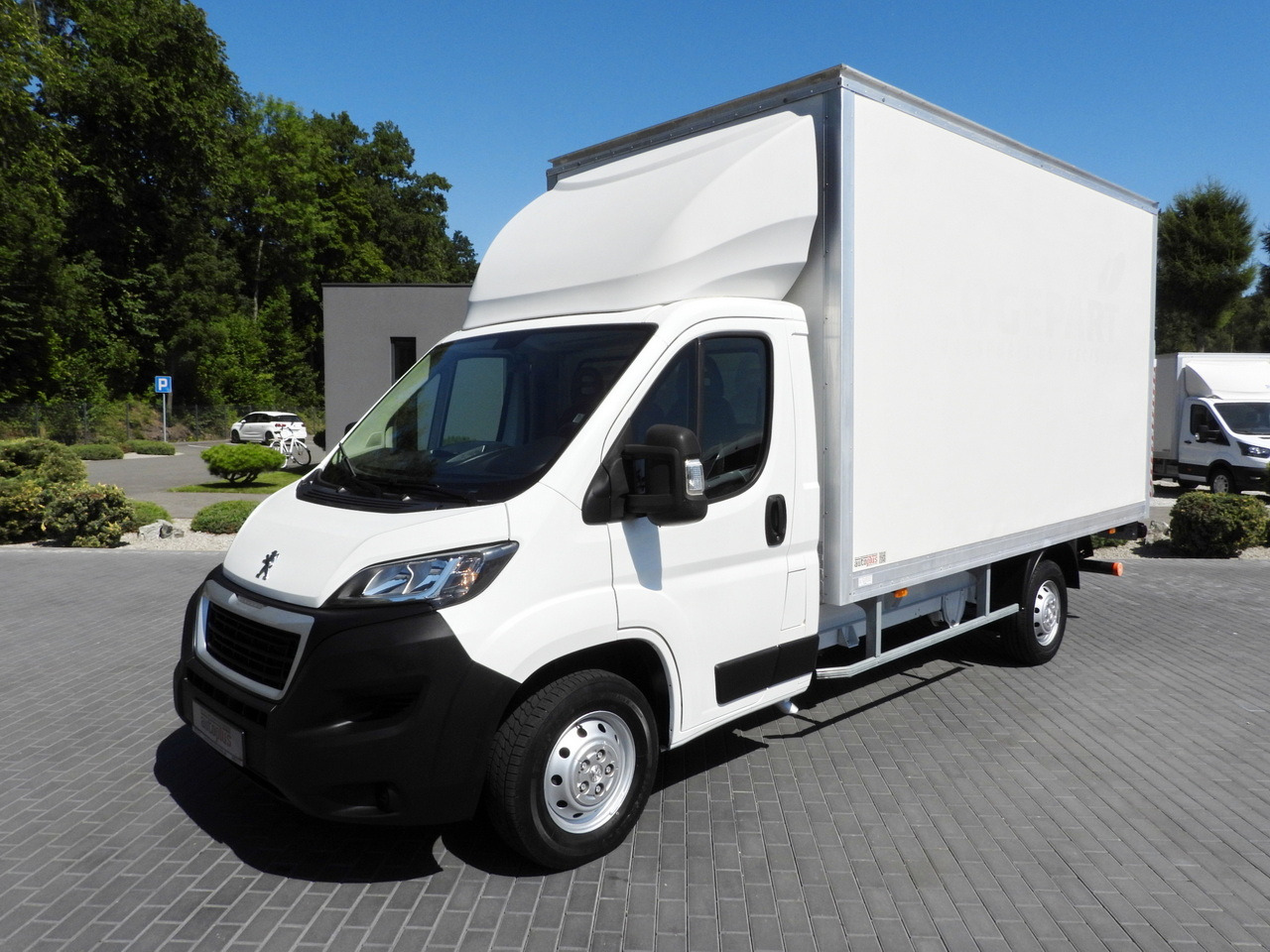 Autoutilitară box PEUGEOT BOXER BOX LIFT 8 PALLETS CRUISE CONTROL AIR CONDITIONING 130HP: Foto 18 Autoutilitară box PEUGEOT BOXER BOX LIFT 8 PALLETS CRUISE CONTROL AIR CONDITIONING 130HP: Foto 18