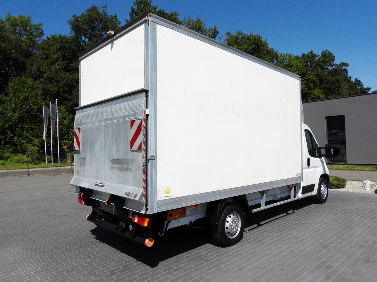 Autoutilitară box PEUGEOT BOXER BOX LIFT 8 PALLETS CRUISE CONTROL AIR CONDITIONING 130HP: Foto 13 Autoutilitară box PEUGEOT BOXER BOX LIFT 8 PALLETS CRUISE CONTROL AIR CONDITIONING 130HP: Foto 13