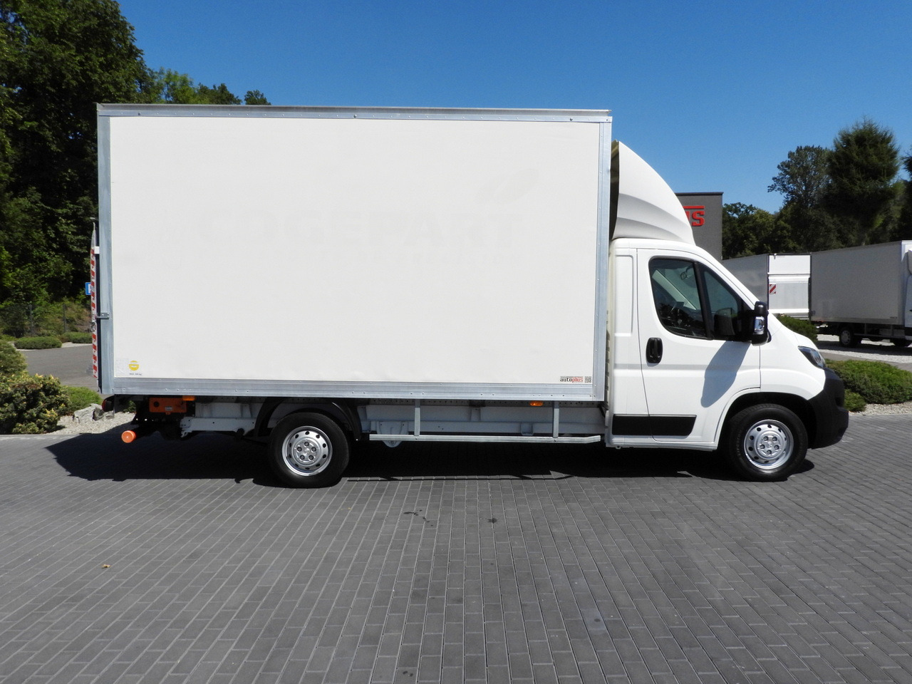 Autoutilitară box PEUGEOT BOXER BOX LIFT 8 PALLETS CRUISE CONTROL AIR CONDITIONING 130HP: Foto 7 Autoutilitară box PEUGEOT BOXER BOX LIFT 8 PALLETS CRUISE CONTROL AIR CONDITIONING 130HP: Foto 7
