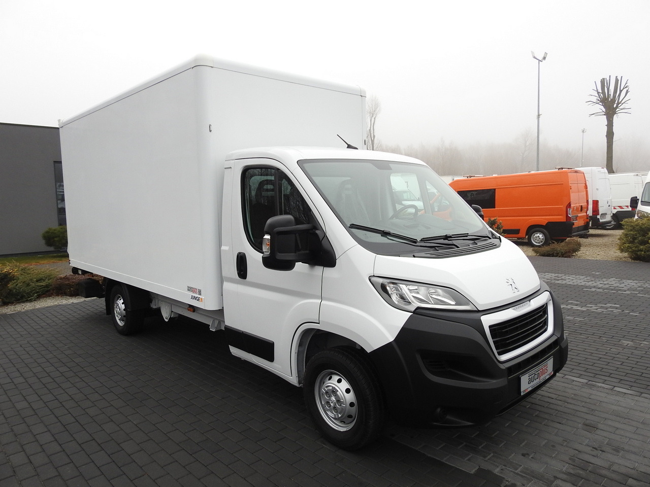 PEUGEOT BOXER BOX LIFT 8 PALLETS CRUISE CONTROL AIR CONDITIONING  140HP - Autoutilitară frigorifica: Foto 4 PEUGEOT BOXER BOX LIFT 8 PALLETS CRUISE CONTROL AIR CONDITIONING  140HP - Autoutilitară frigorifica: Foto 4
