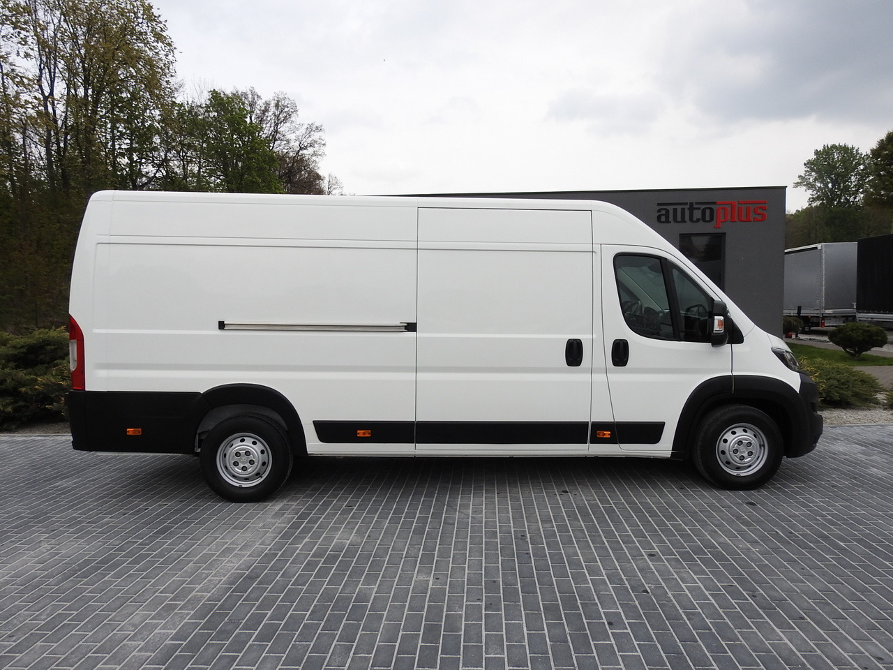 Autoutilitară frigorifica PEUGEOT BOXER REFRIGERATOR VAN 0*C CRUISE CONTROL NAVIGATION AIR CONDITIONING  135HP: Foto 7 Autoutilitară frigorifica PEUGEOT BOXER REFRIGERATOR VAN 0*C CRUISE CONTROL NAVIGATION AIR CONDITIONING  135HP: Foto 7