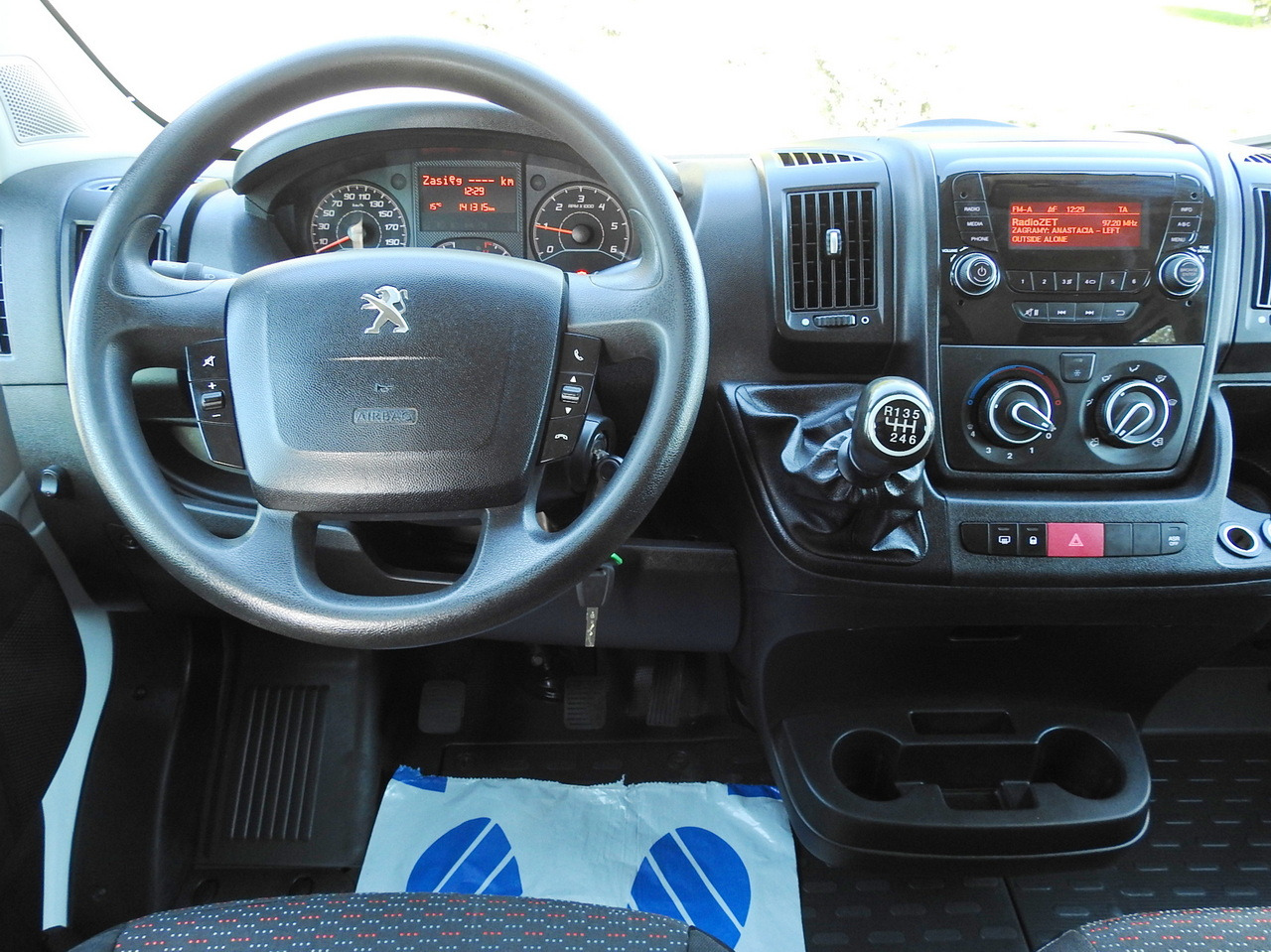 Leasing de PEUGEOT BOXER STAKE BODY DOUBLE CABIN DOKA 7 SEATS AIR CONDITIONING 140HP PEUGEOT BOXER STAKE BODY DOUBLE CABIN DOKA 7 SEATS AIR CONDITIONING 140HP: Foto 30 Leasing de PEUGEOT BOXER STAKE BODY DOUBLE CABIN DOKA 7 SEATS AIR CONDITIONING 140HP PEUGEOT BOXER STAKE BODY DOUBLE CABIN DOKA 7 SEATS AIR CONDITIONING 140HP: Foto 30