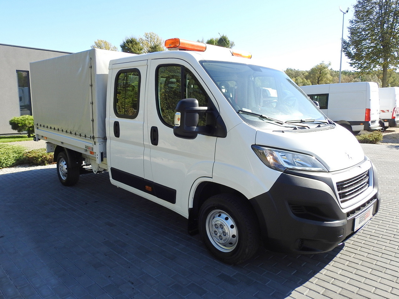 PEUGEOT BOXER STAKE BODY DOUBLE CABIN DOKA 7 SEATS AIR CONDITIONING  140HP - Autoutilitară cabină dublă: Foto 4 PEUGEOT BOXER STAKE BODY DOUBLE CABIN DOKA 7 SEATS AIR CONDITIONING  140HP - Autoutilitară cabină dublă: Foto 4